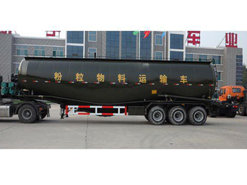 粉粒物料運(yùn)輸半掛車(chē)